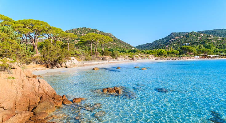 plage et forêt aux alentours de Ghisonnacia