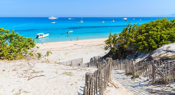 plage de sable en Corse du Sud