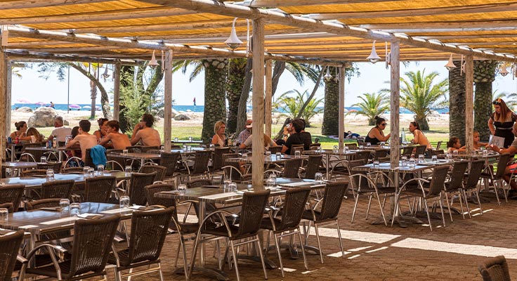 terrasse du resstaurant le Nemo dans le camping